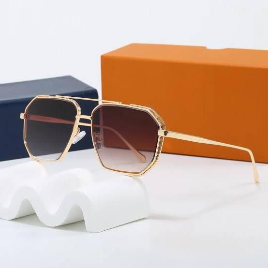 Gold-Frame Aviator Sunglasses - Brown Gradient
